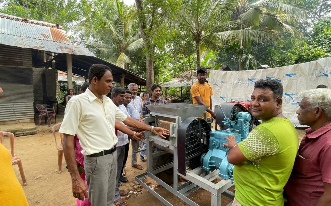 අම්බලන්තොට ප්‍රාදේශීය ලේකම් කොට්ටාශයේ එකමුතු මැටි කර්මාන්‍ත සමිතිය සදහා මැටිපදම් කිරීමේ යන්ත්‍රයක් ලබා දීම